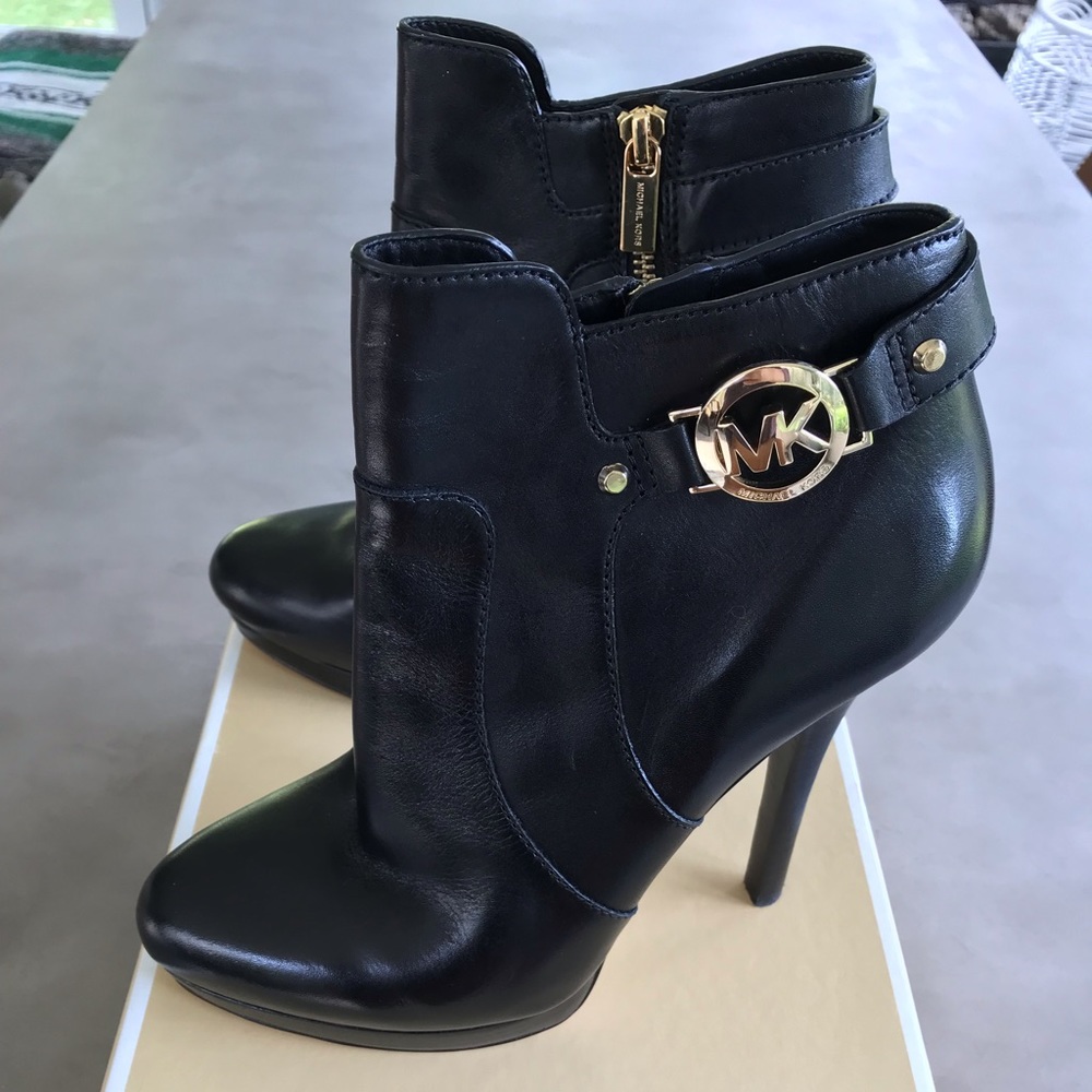 Michael Kors Wyatt Ankle Boots Black Leather Sz8.5